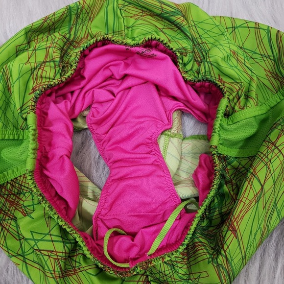 Reebok swirl design running shorts with inside liner - Picture 4 of 7